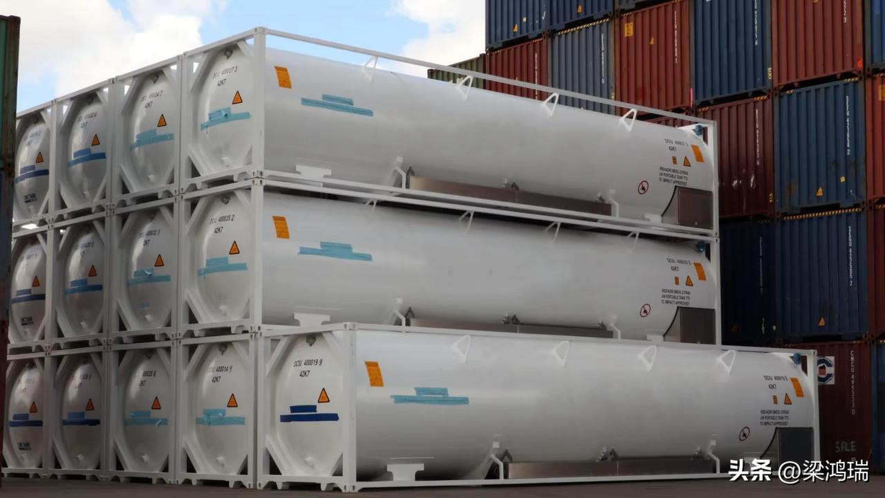 目前有200个氦气集装箱滞留在波斯湾。每个集装箱装有41000升冷却至-269°