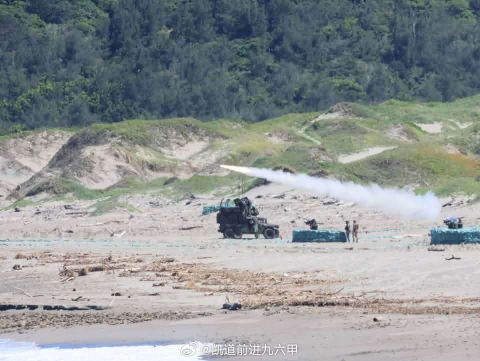 台海局势 近日台军在九鹏基地进行了首次「人員攜行式肩射型刺針飛彈」实弹射击，成功