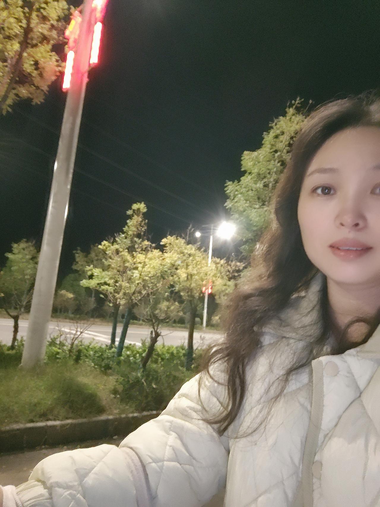 一个人的被窝捂也捂不热[流泪]