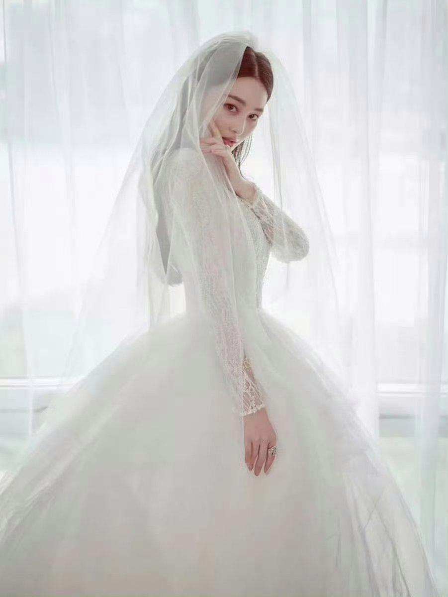 张馨予当年的婚纱照 真的是太美了 