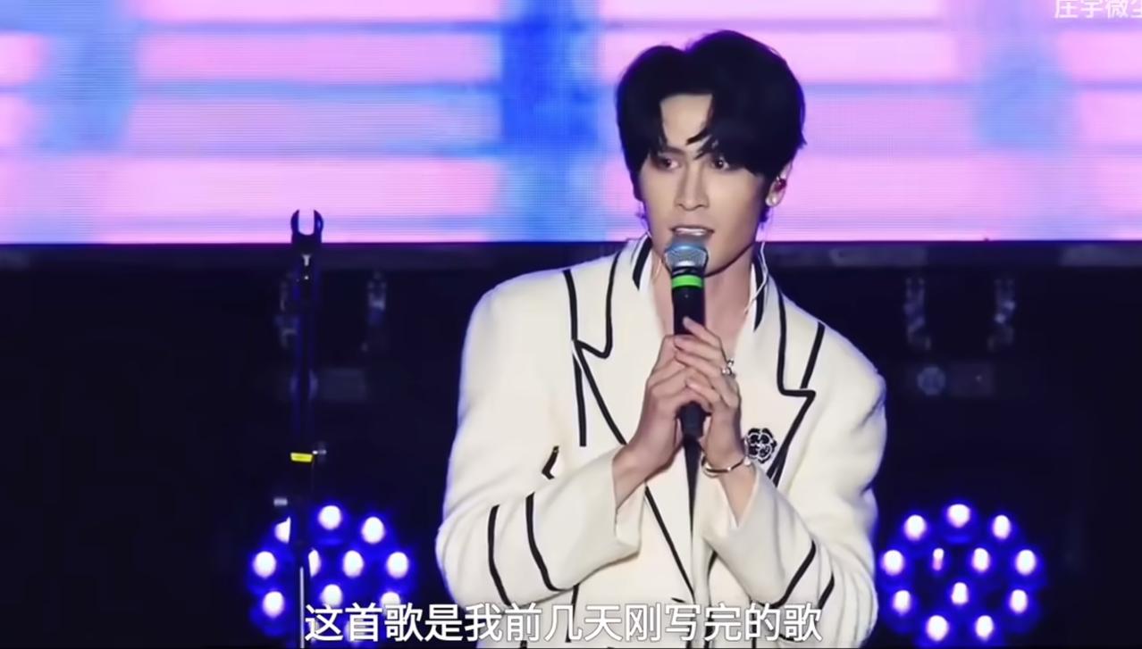 居来提应该是鱼儿的真心朋友吧，

在他离开后，

居来提为他写了首歌曲，并在舞台