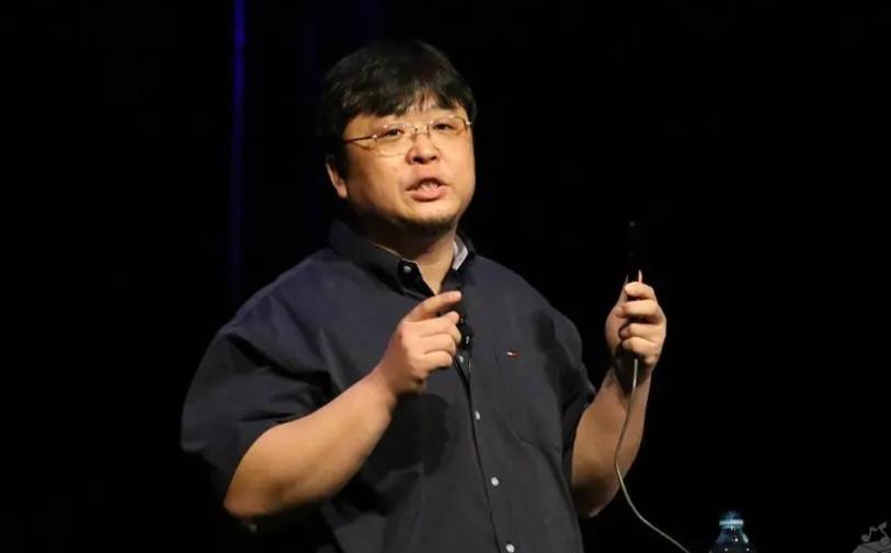 老罗杠上西贝，
谁在定义我们的“好生活”？
一碗面条40元，
一份馒头21元……