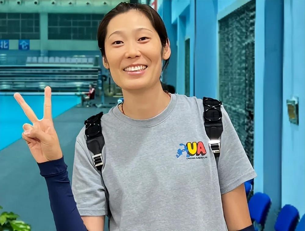 国家队女排主攻再做争议决定，极有可能就此退出国家队。
近日，国家队女排主攻手朱婷