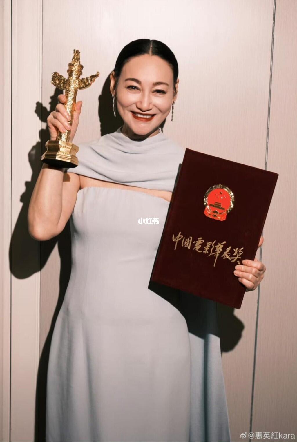 惠英红：我爱中国和中国电影！自曝曾受伤整容缝89针 	 现年65岁的惠...
