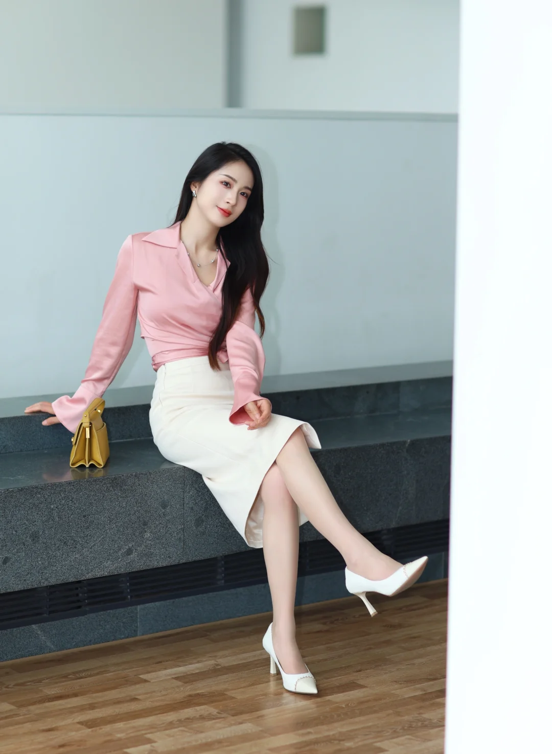 粉色职场俏佳人💗气质又温柔的姐姐