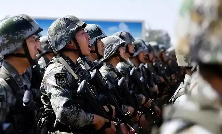 “菲律宾都不敢动，你还吹什么动日本？自家人被欺负了连声都不吭，拿什么谈统一？” 
