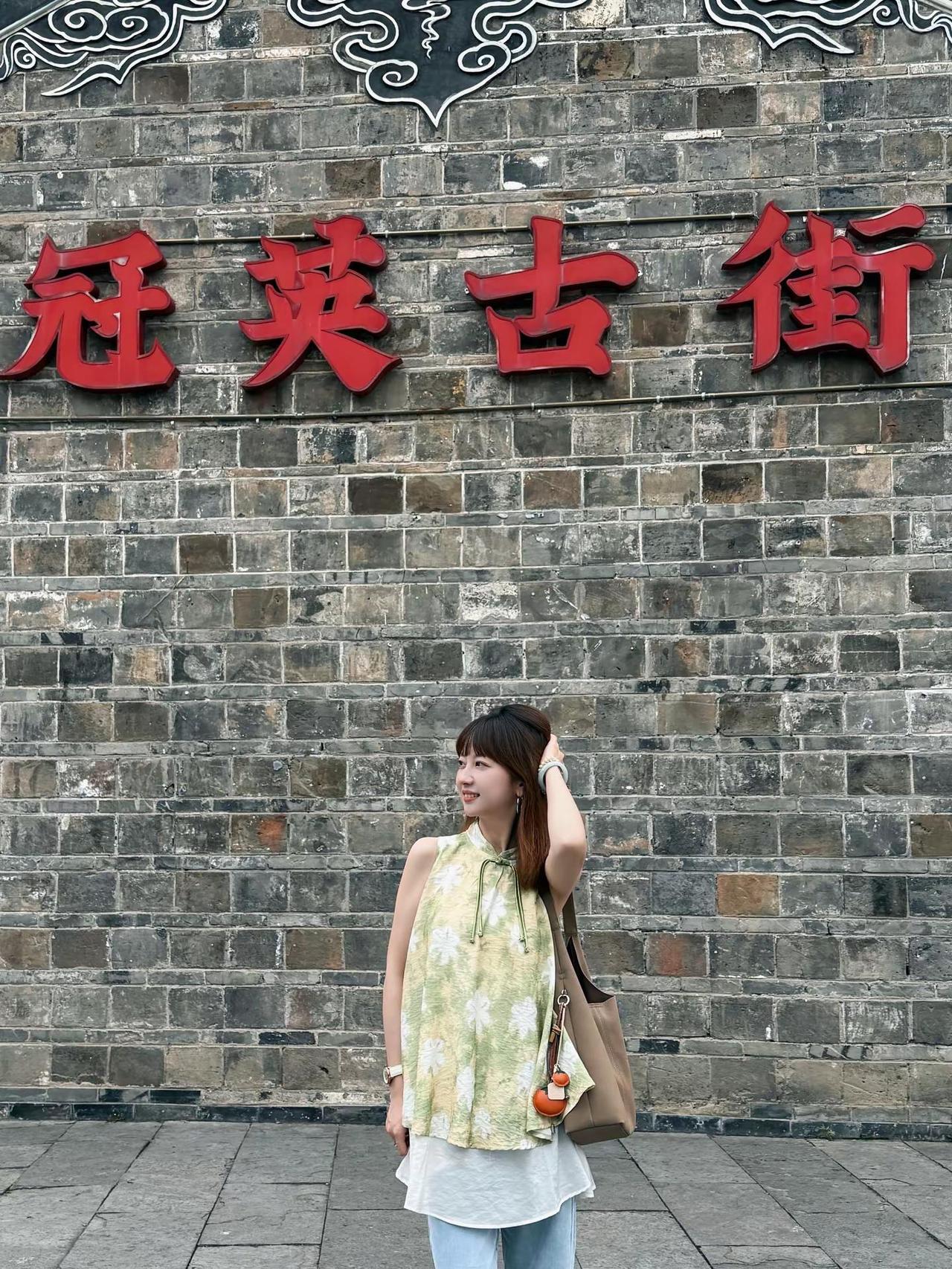 我想把自己养得软软糯糯的，开开心心的，穿得漂漂亮亮，说话温温柔柔，一副与世无争的