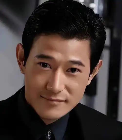 开场合要求首相下跪道歉，甚至内涵日本人就该灭绝。

他被全世界人民封为动漫之神，