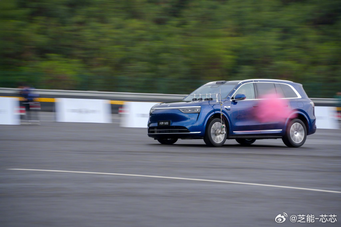 问界M8升级四激光雷达  华为这次春季发布会，问界M8的更新确实很有针对性，直接