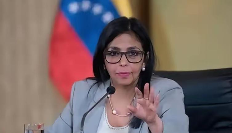 特朗普估计气得脸都青了。
他以为抓走马杜罗，委内瑞拉就完了。没想到德尔西立马稳住