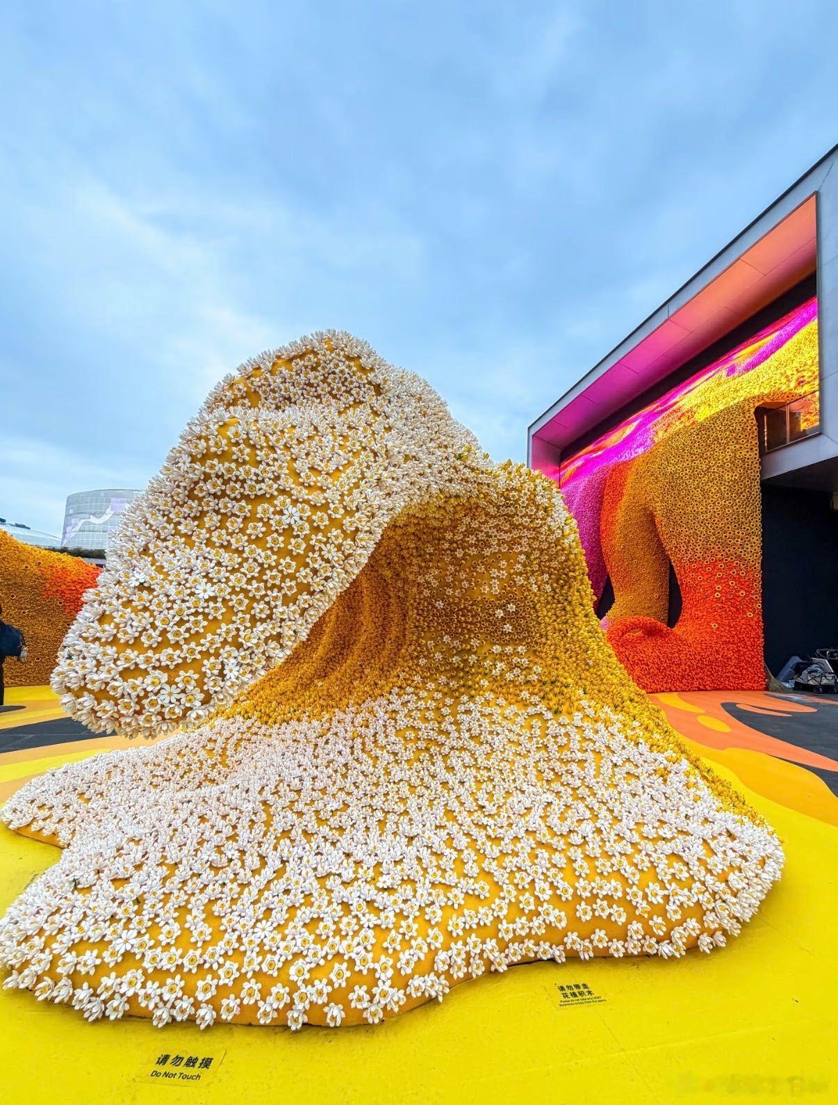 乐高开花展王一博邀请你验收38万朵花 积木和花海的组合真的很新奇，38万朵乐高花