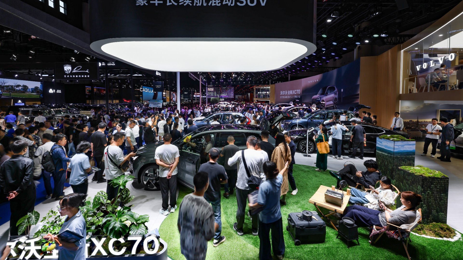 成都车展火爆收官，展台订单突破1000！“豪华超混第一车”实至名归！沃尔沃全新x