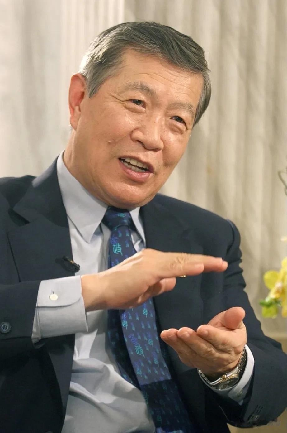 华人“神探”李昌钰，随团到埃及旅游，金字塔边上，导游说:这片沙漠中，古埃及人埋了