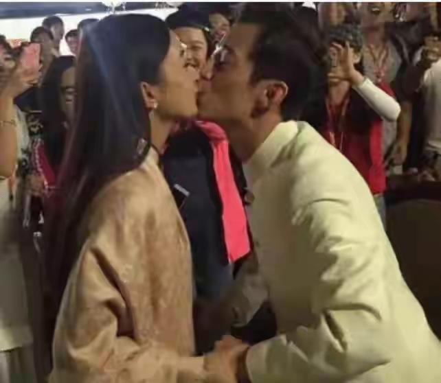 赵丽颖和何炅？听听就好！50岁又有钱的男人还没成家，早已习惯了单身，不会再受某个