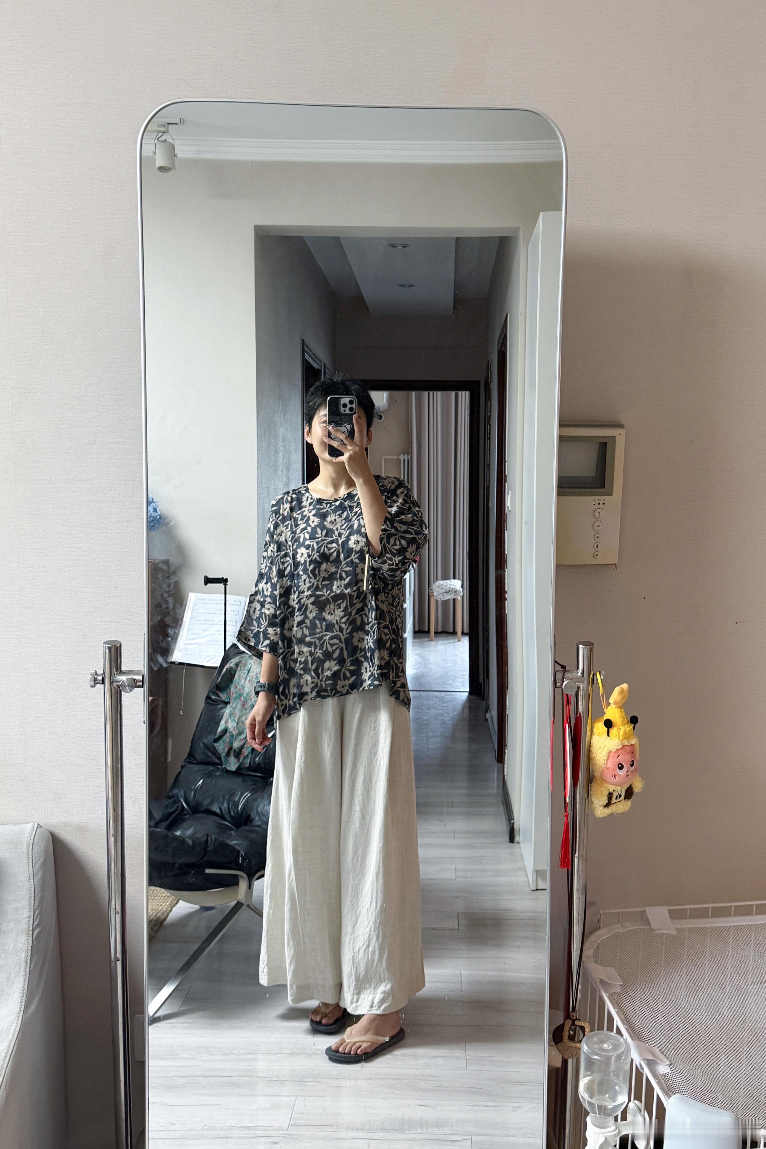 吐司（细）+玉米（粗）、包菜、黄瓜、鸡蛋、银耳汤，很舒服的搭配，和磊哥慢悠悠吃个