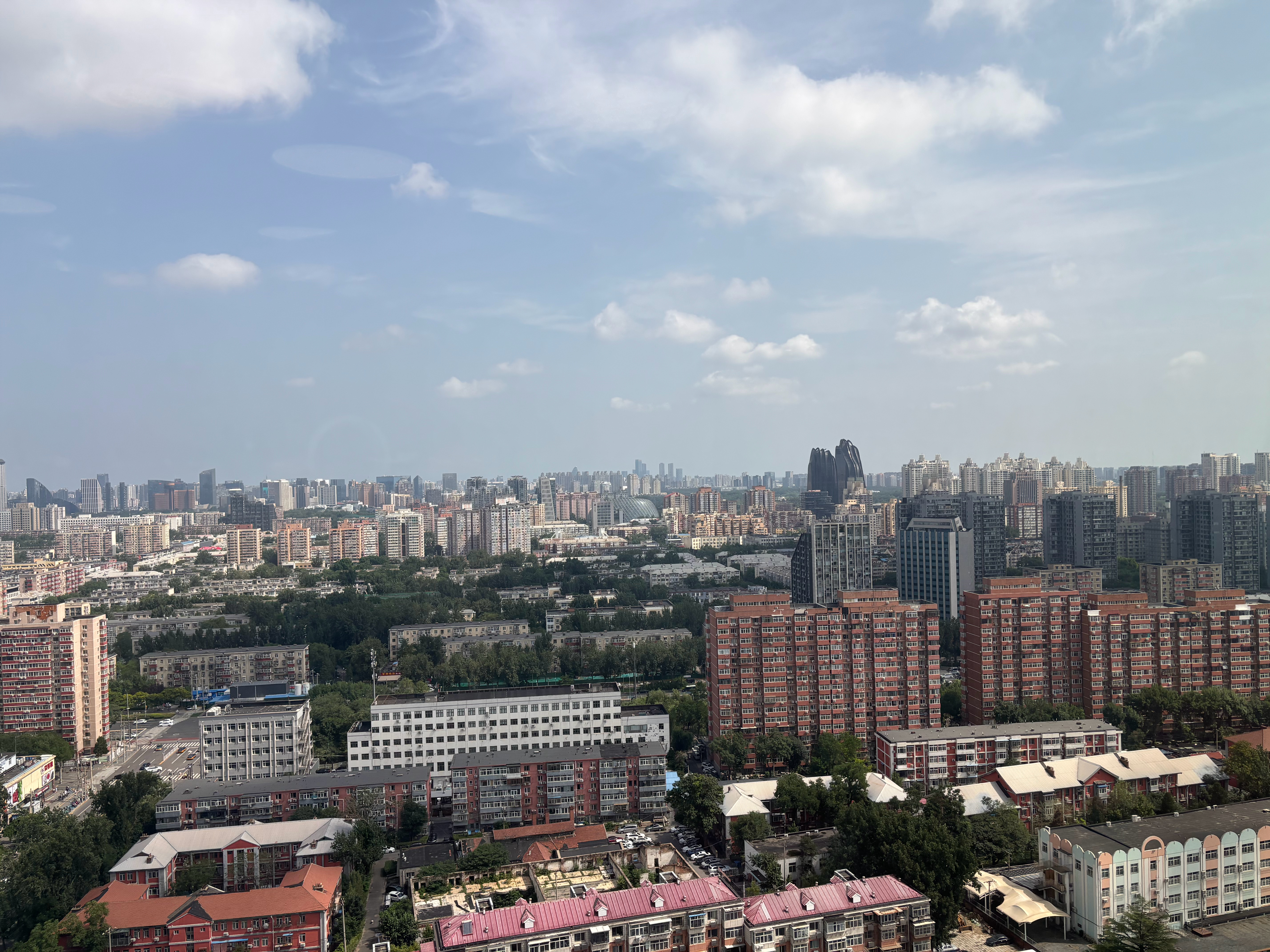 以前上班的地方，转眼二十多年了，不少媒体生存艰难，难以适应市场，这家媒体依然坚挺