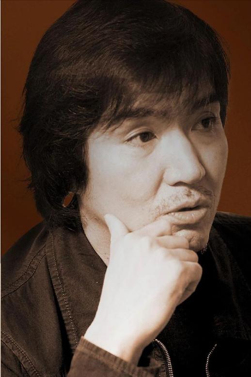 写尽无数财产纠葛的东野圭吾，离世后反倒遇上现实版人性谜题。 

他早年离婚后终身