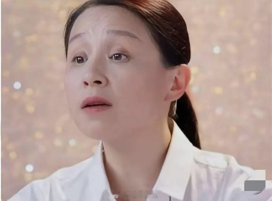 说实话，龙丹妮就是个狂妄的资本，可惜她遇到的是肖战！龙丹妮甚至一开始都不想签他的