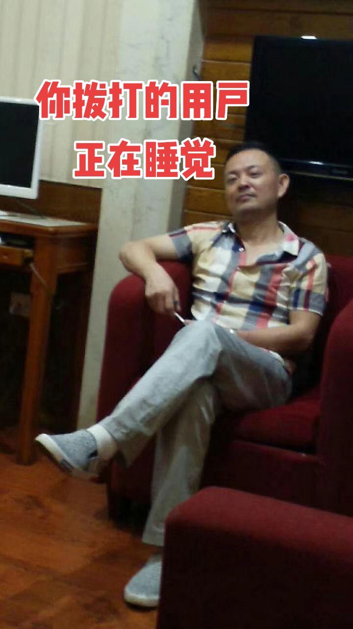 悠闲自在的老男人👨🏻 多看书少玩手机