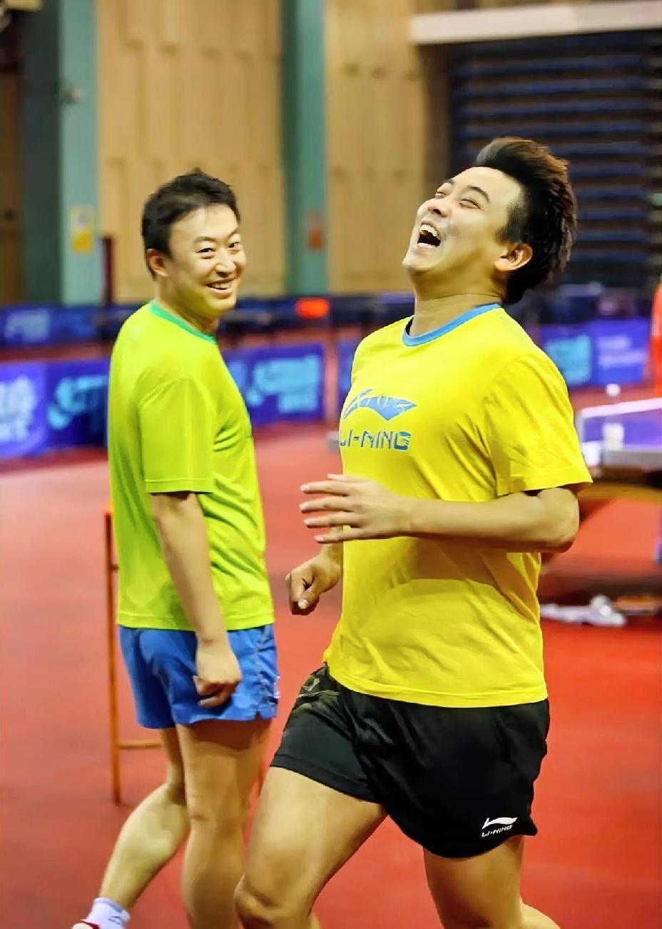 周启豪拿了男单冠军，
最开心的就是王皓了，
男队已经拿到2026年的第一个冠军。