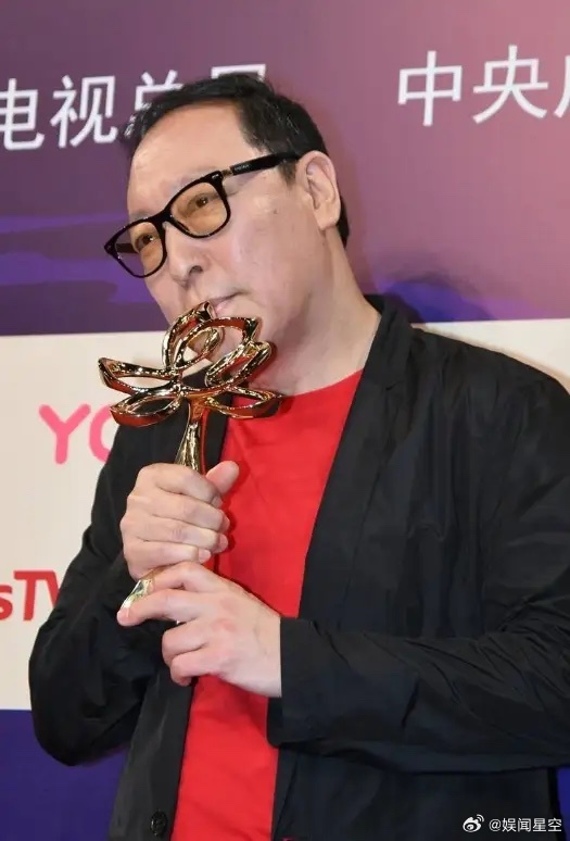 正午撕奖能力还是强！近10年白玉兰奖，郑晓龙的《红高粱》，《芈月传》帮周迅，孙俪
