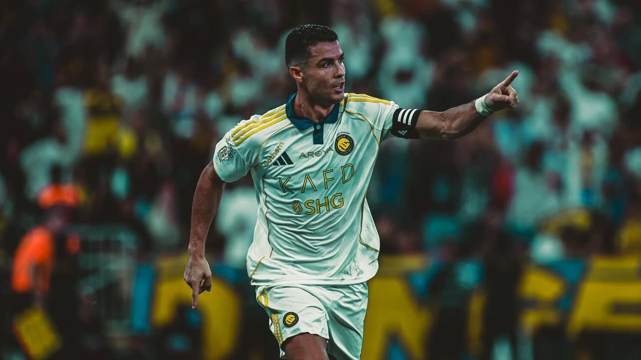 🚨C罗成为足坛历史第二位在40岁还能打进30+球的球员！上一个在40岁打进30