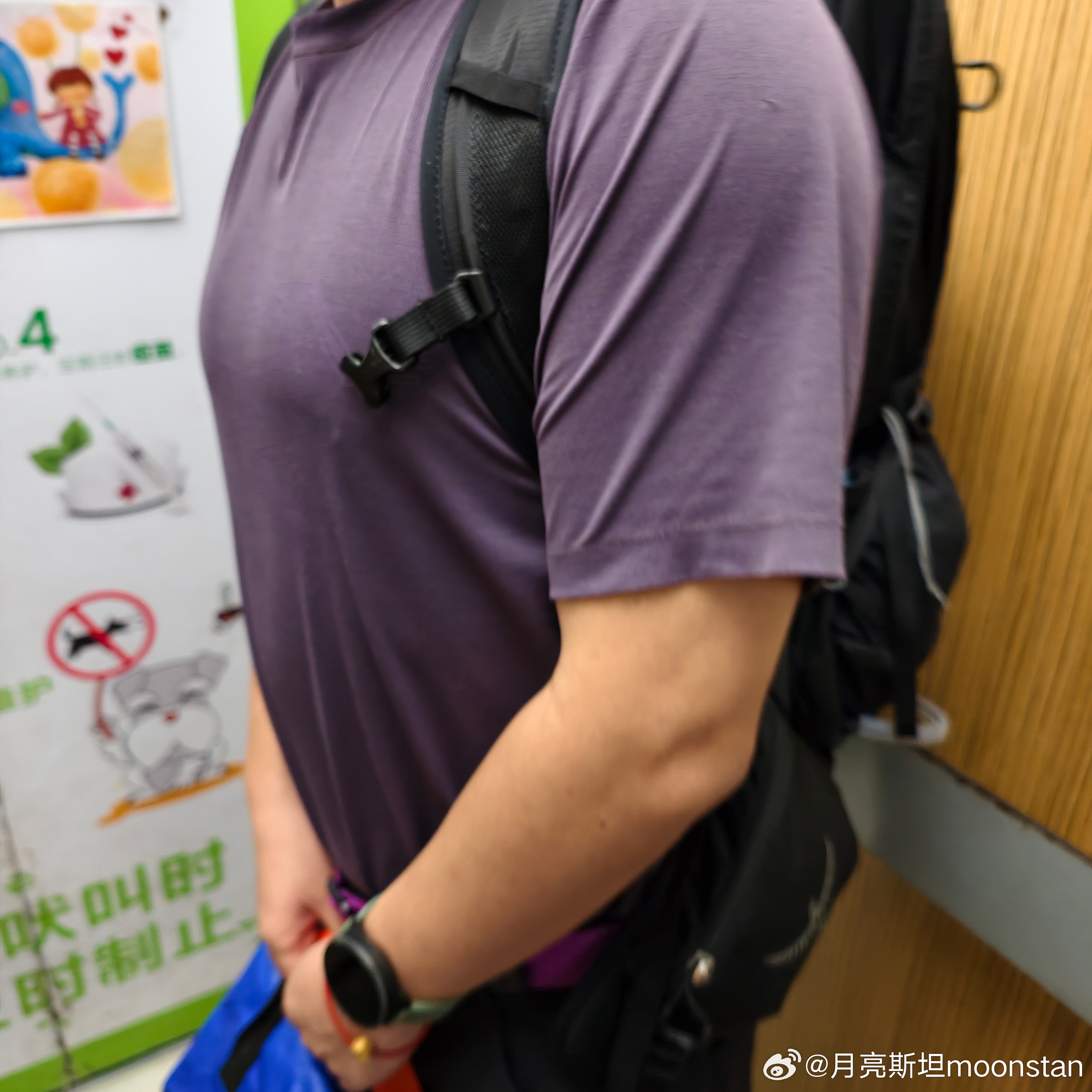 我天天拼命游泳，快变带鱼了；秋刀鱼爸爸天天拼命健身，眼看着胸快要超过我了。内衣我
