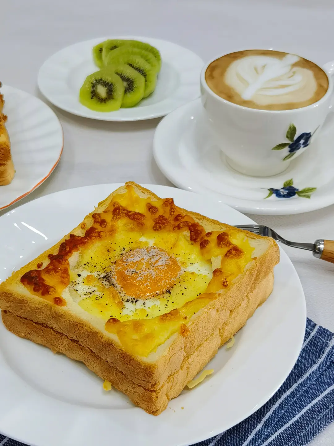 🍕早餐 ，一口爆浆芝士吐司 很满足‼️