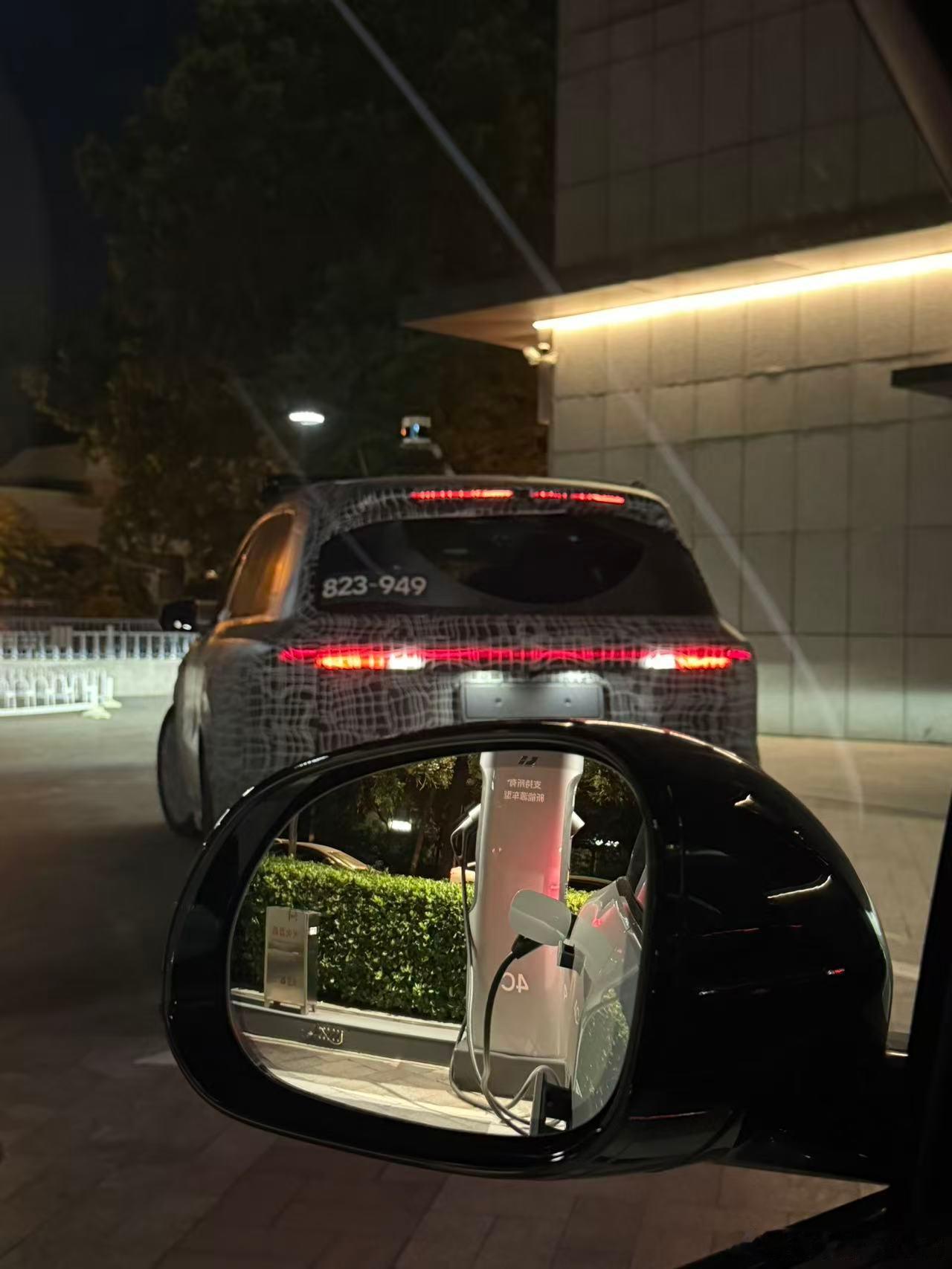充电时候看到的理想测试车，这头顶是什么东西？好奇很久了…凯文聊车