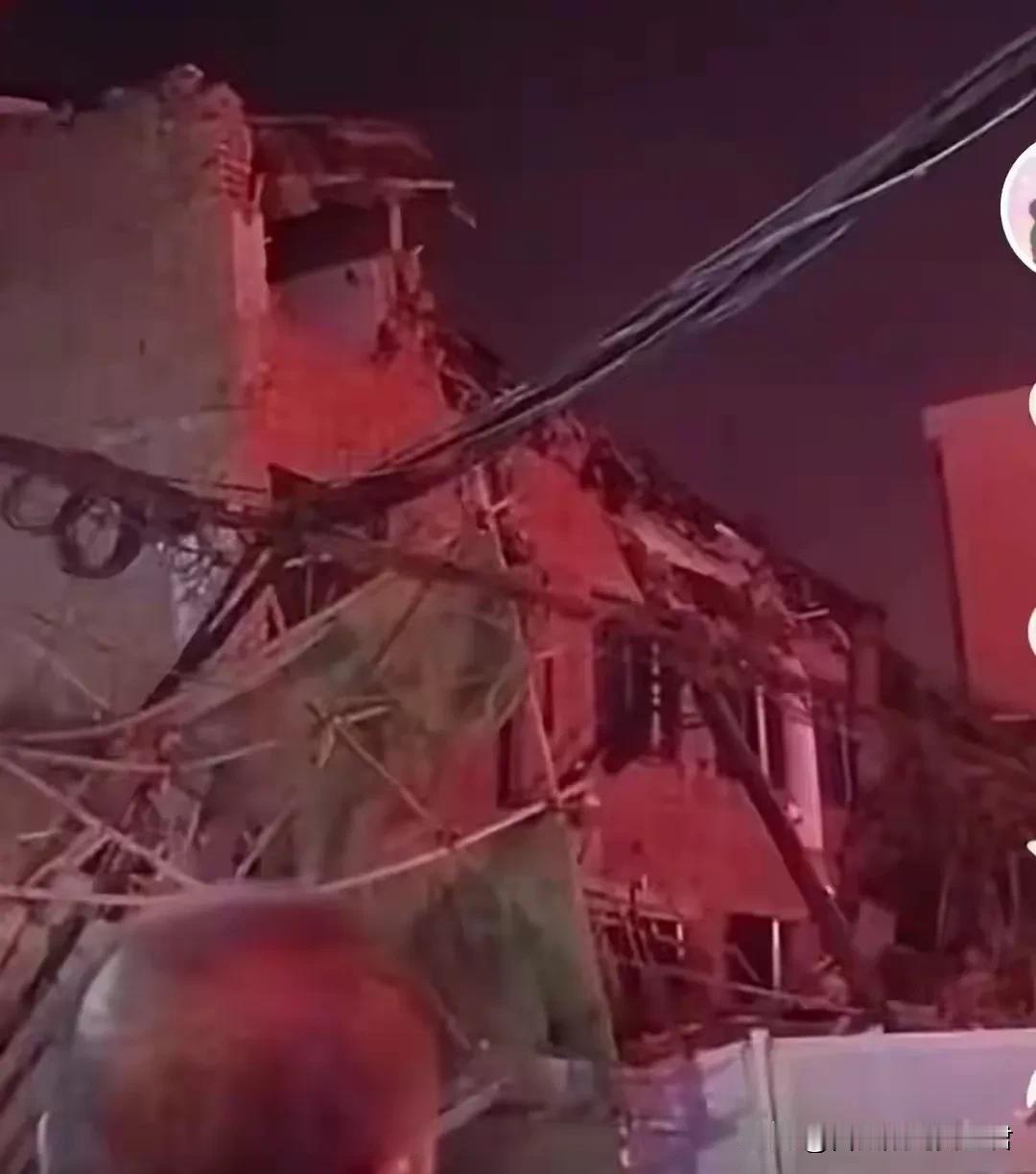 吉林市税务局大楼坍塌事件：安全监管与建筑维护的双重反思

10月23日晚，一则关