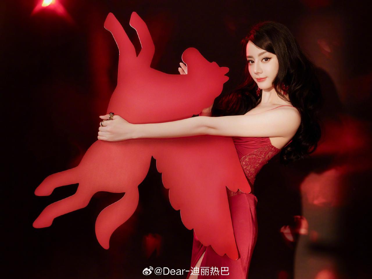 牵一发而动全身！迪丽热巴发文报平安，有些东西距离我们并不遥远。

昨晚，迪丽热巴