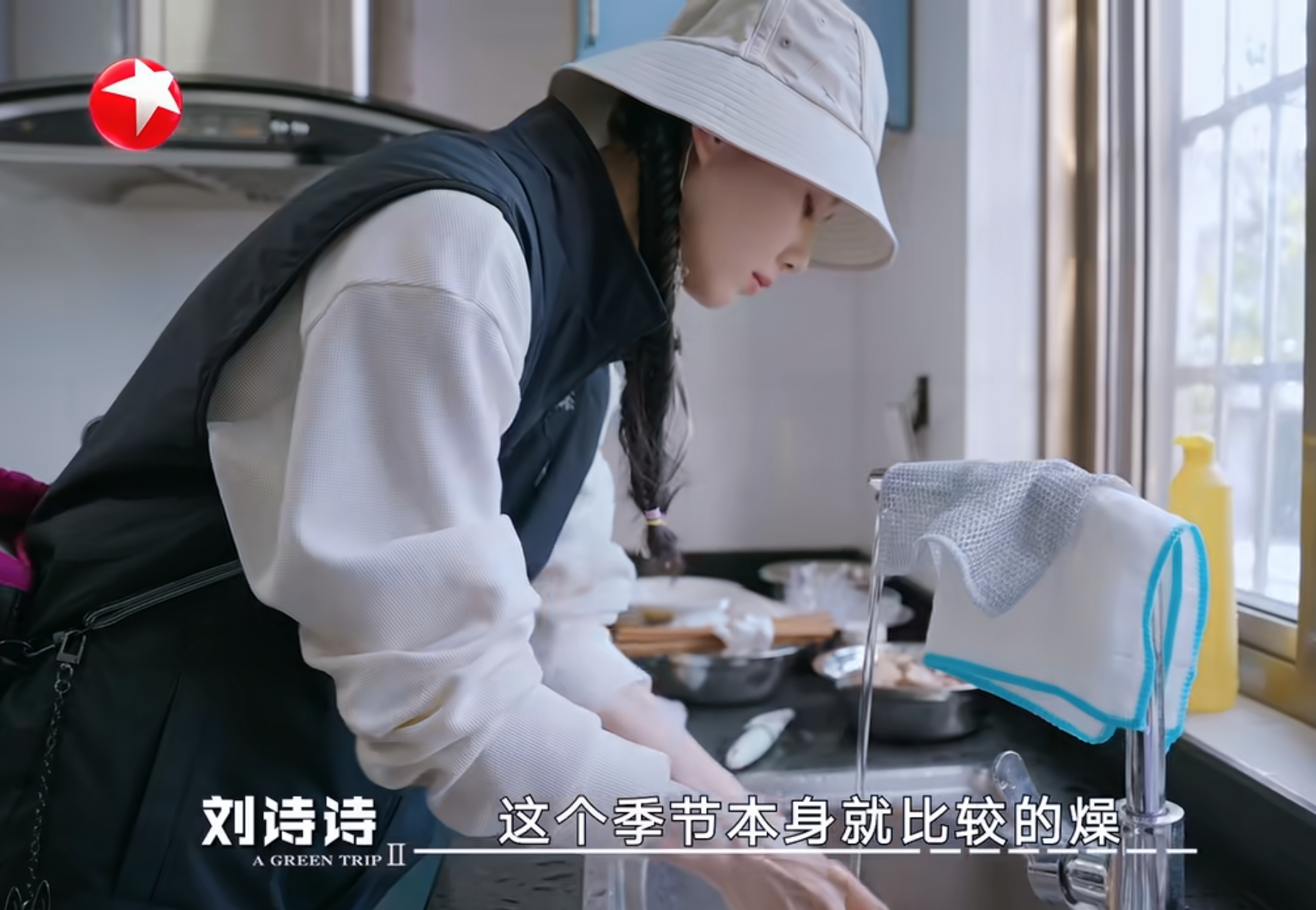 啊！！！我也想喝姐亲手榨的梨汁[笑哈哈]...小表情也是可爱到不行哈哈哈，吃火锅