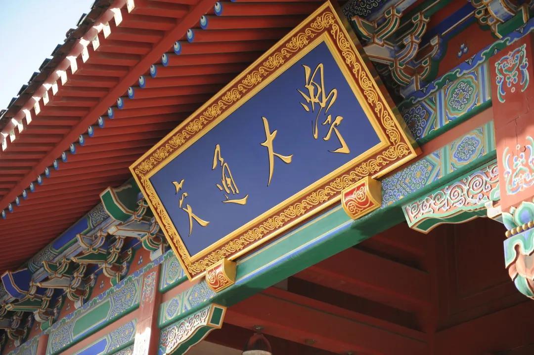 复旦大学和上海交大，地处纸醉金迷的魔都上海，可以说除了清华北大，这两所学校就是全