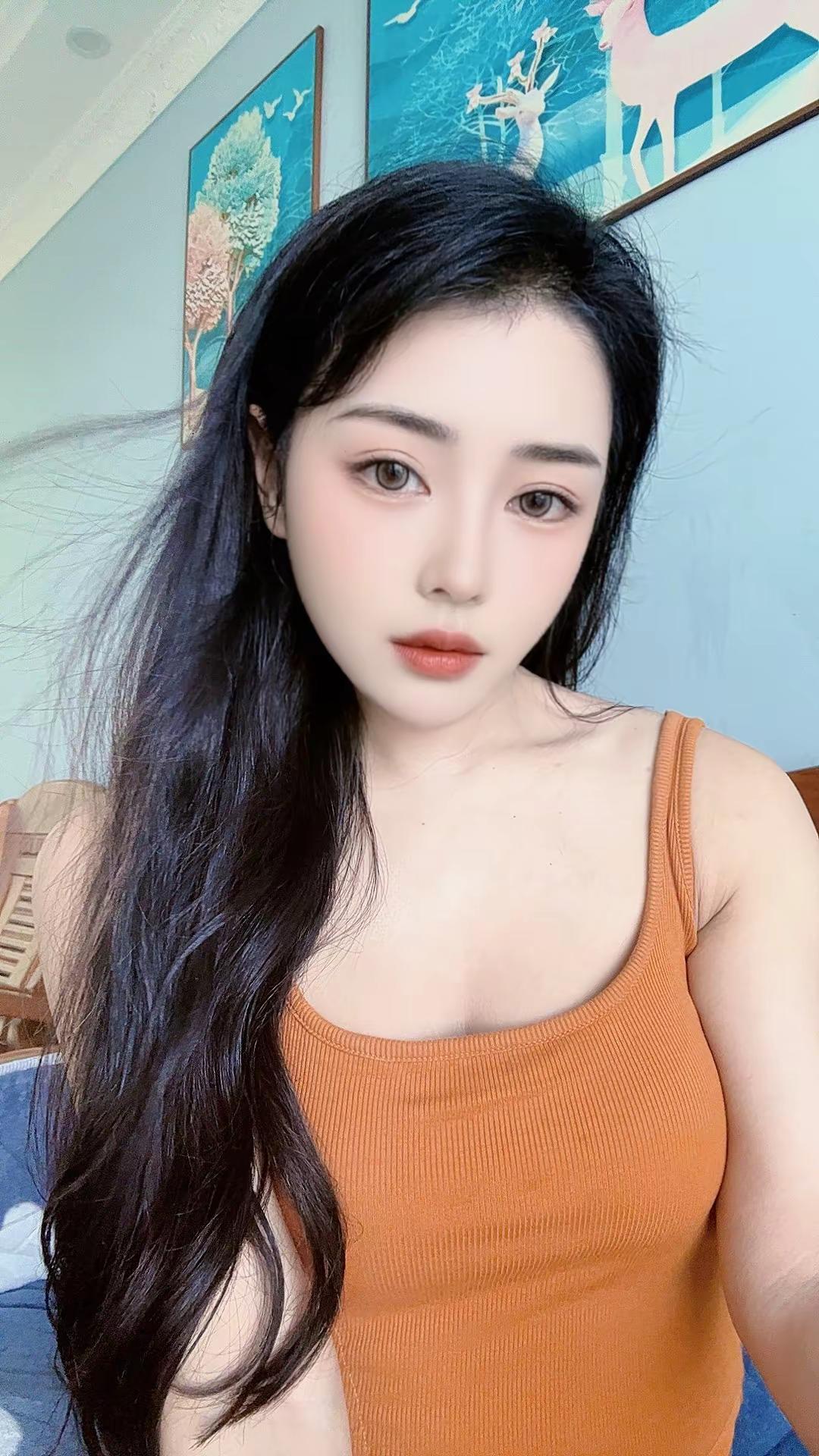 方向盘回正，转向灯就会熄灭。人生亦是如此，不必回望来路消耗自己，前路才有更好的风
