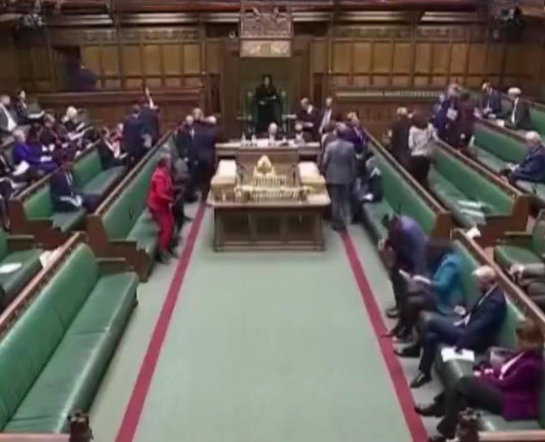 美国发出威胁：英国敢屏蔽X平台，英官员就别想入境美国！

这事儿闹大了！美国副国