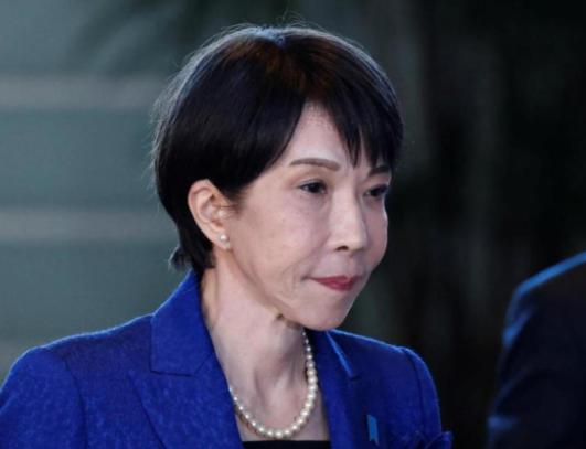 结束访美的高市不笑了，回国前突然喊话中方：愿意和中国展开对话
高市早苗这次去美国