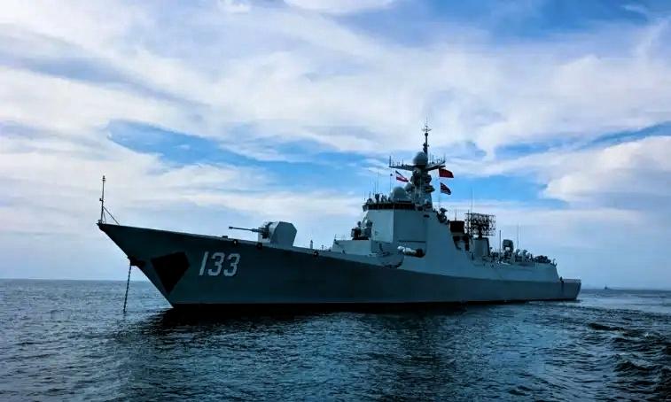 拿台海当走秀T台？日舰前脚刚下场，后脚自家后院就被133舰硬核打卡。

东部战区