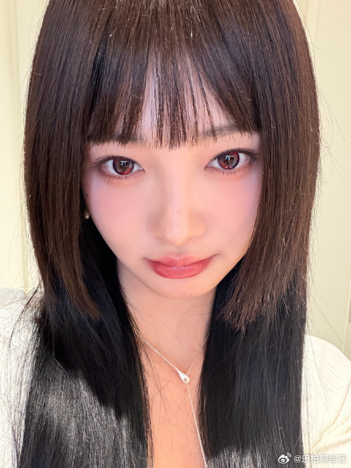 周洁琼昆曲扮相 周洁琼的昆曲扮相也太绝了吧！淡粉戏服配头饰，一颦一笑都好有感觉，