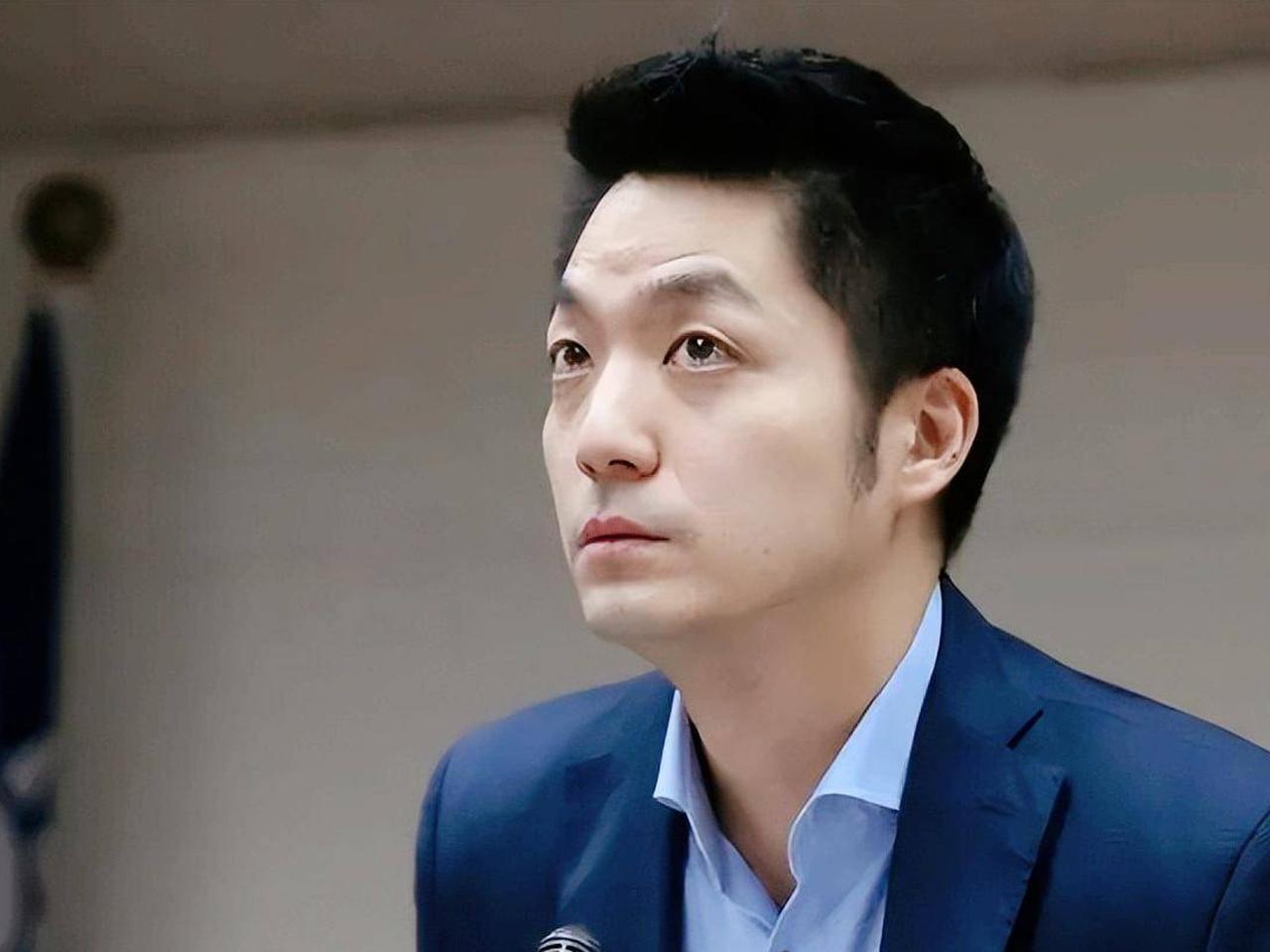 最近蒋家那个后人，又喊话想把两口棺椁迁回大陆，奉化那边连地都有人提过选好了。我只