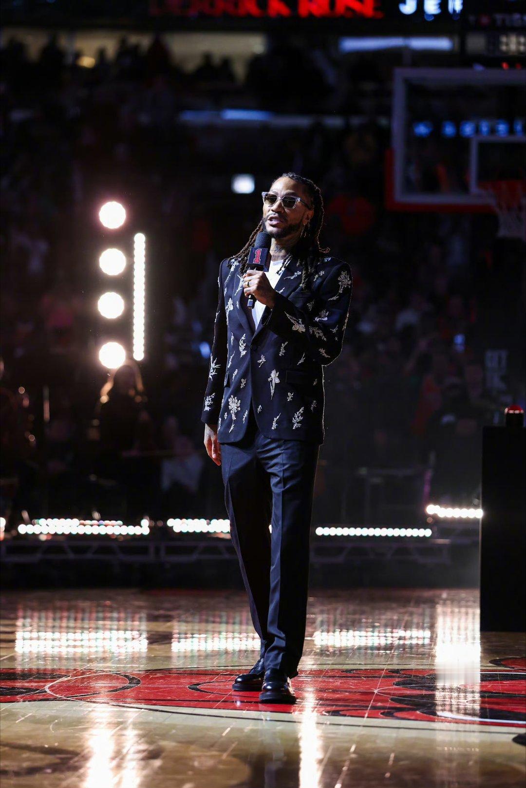 以无冠之身封神芝加哥荣光永不落幕，风城之子的1号，只配高悬！罗斯球衣退役仪式