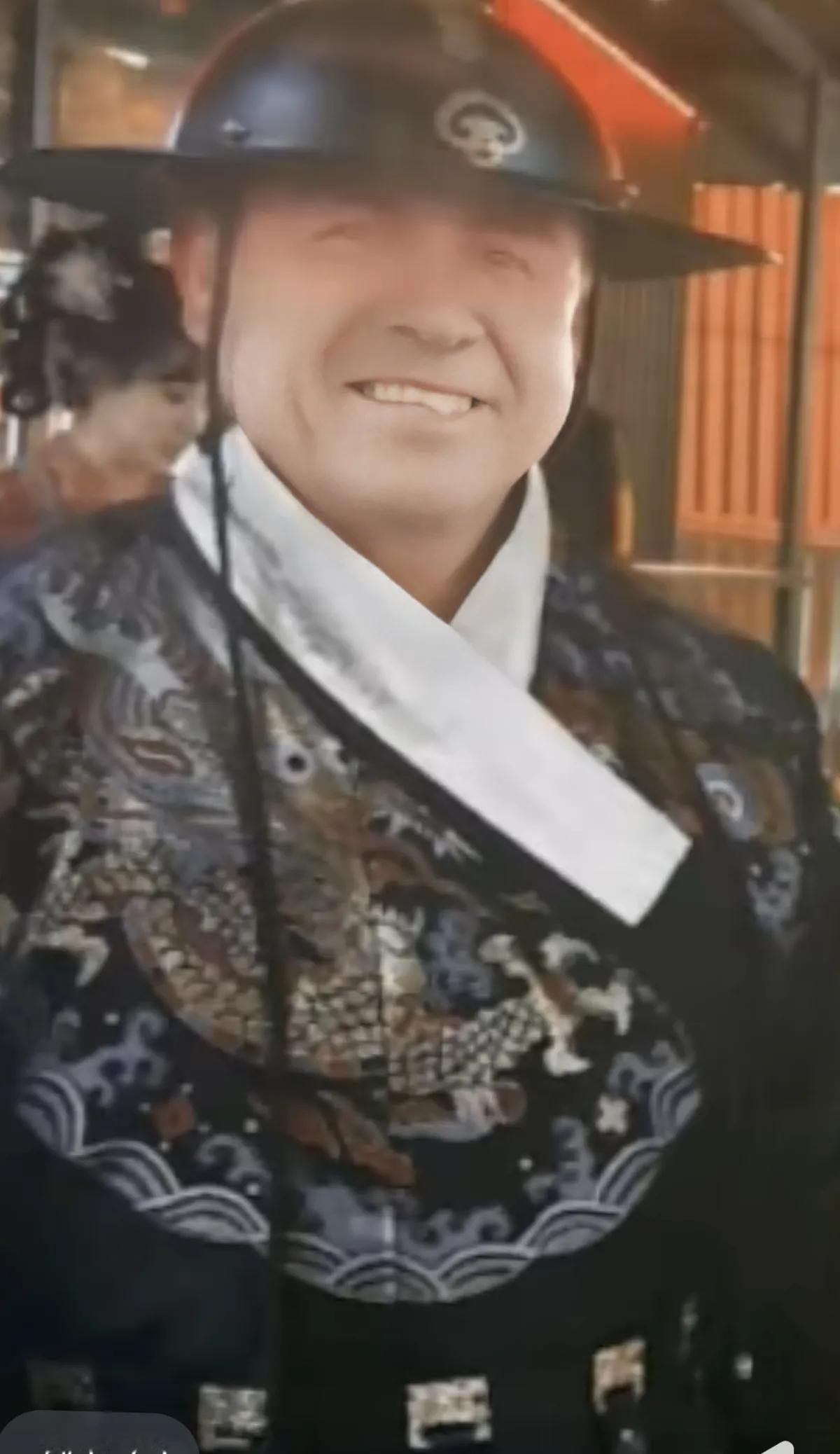 阿列戈同志，要不要去兵马俑穿甲胄。
#还原兵马俑时代# 
@黛米爸爸（娜塔莎一家