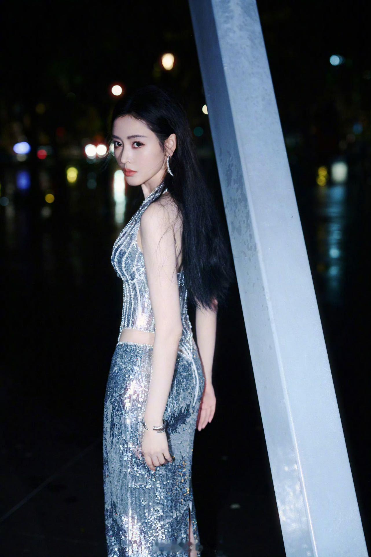 张天爱送了全团队CHANEL  张天爱给全团队送香奈儿，这波宠员工真的太绝了！大