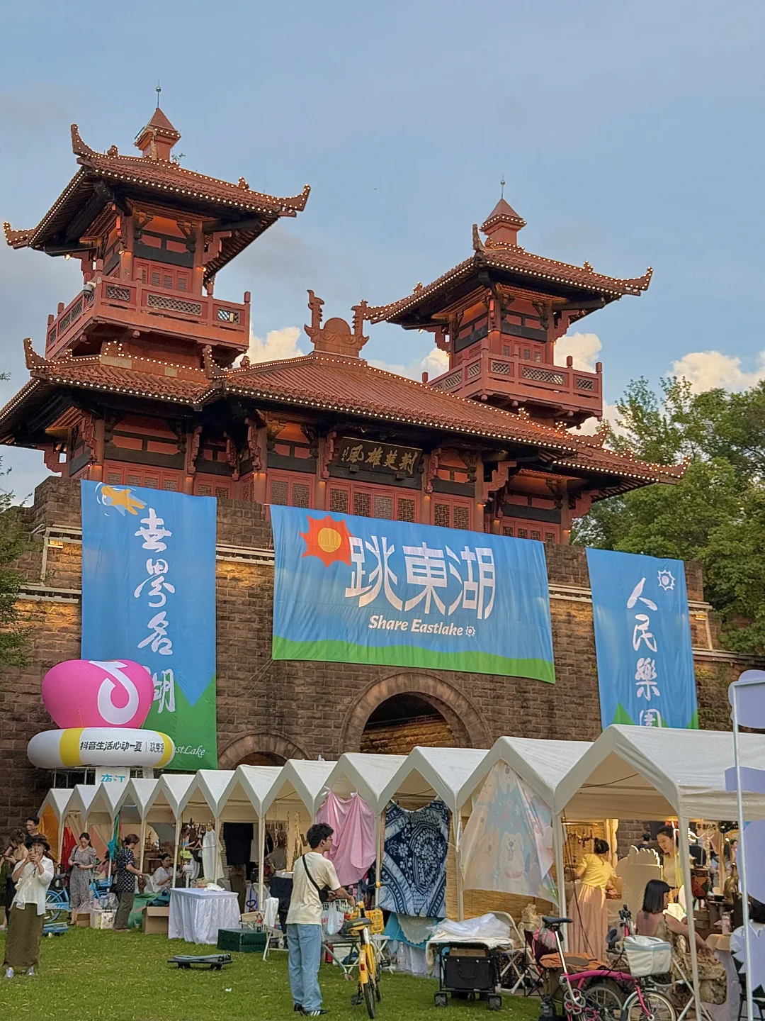 18张live图带你云看今年武汉的跳东湖……