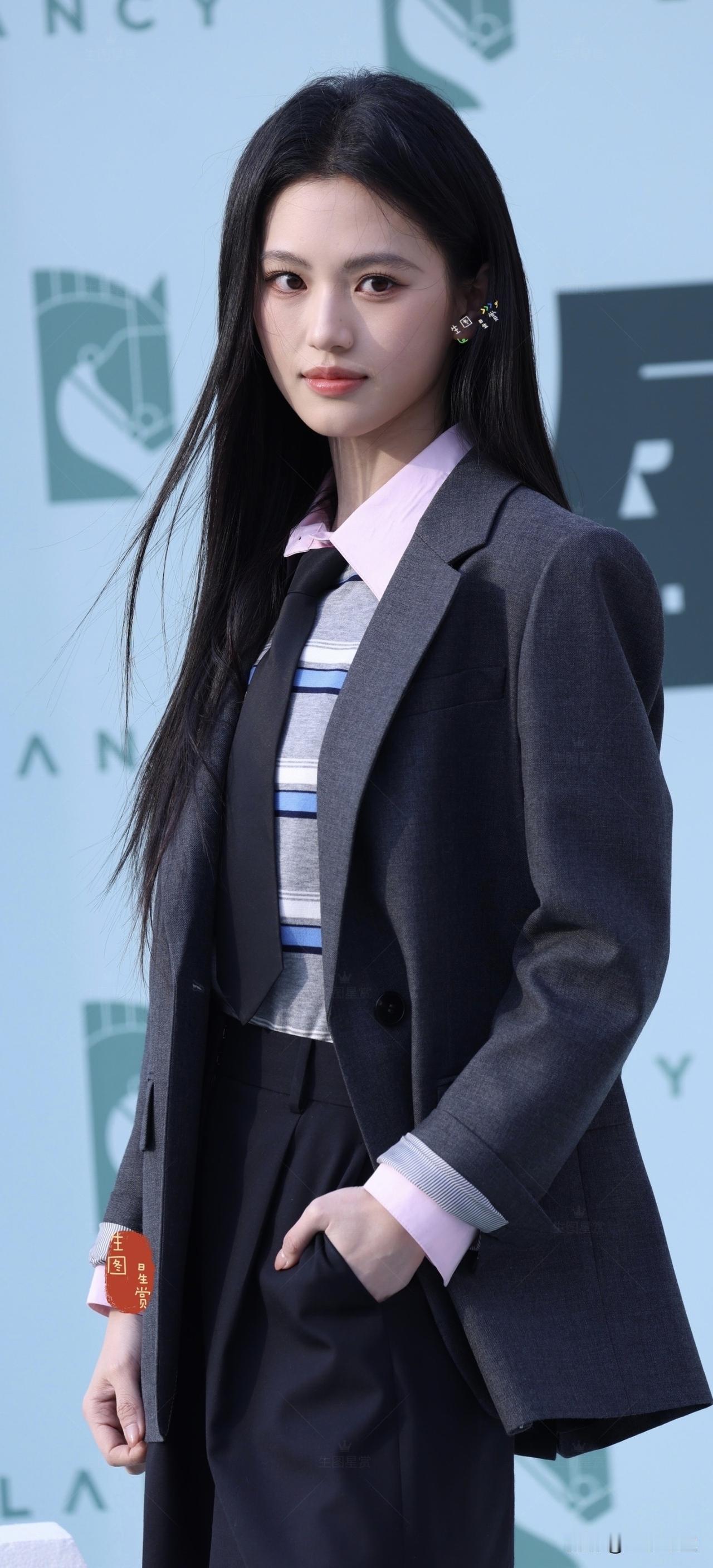 piu亮学姐好A！学姐这气场，我直接封后！