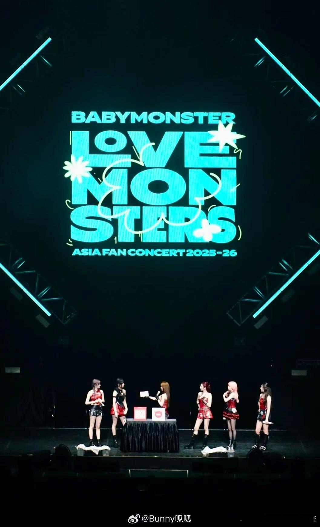 这回真接到babymonster的爱了 宝怪真的太会了！手写中文“我爱你”的样子