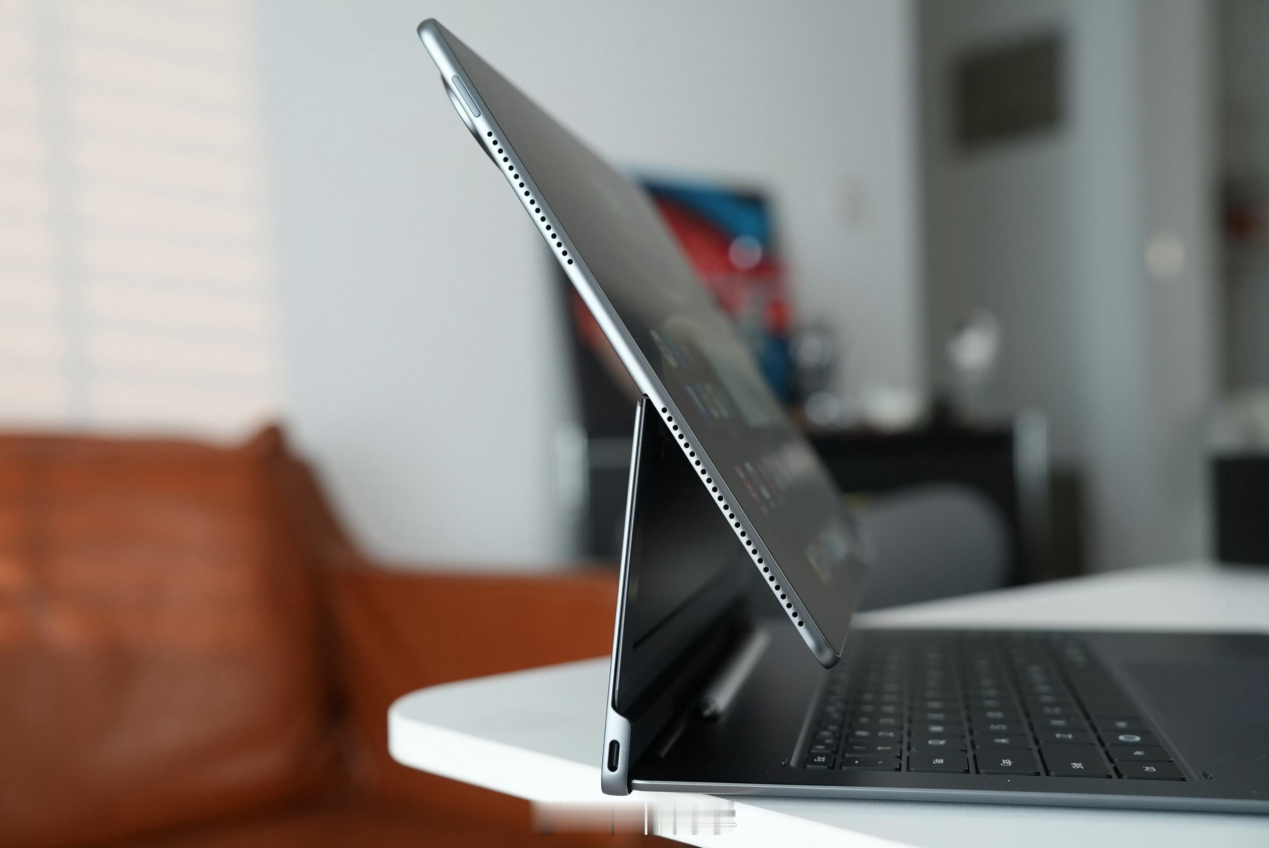 这段时间我很喜欢用华为 MatePad Edge，它最打动我的不是某一个参数，而