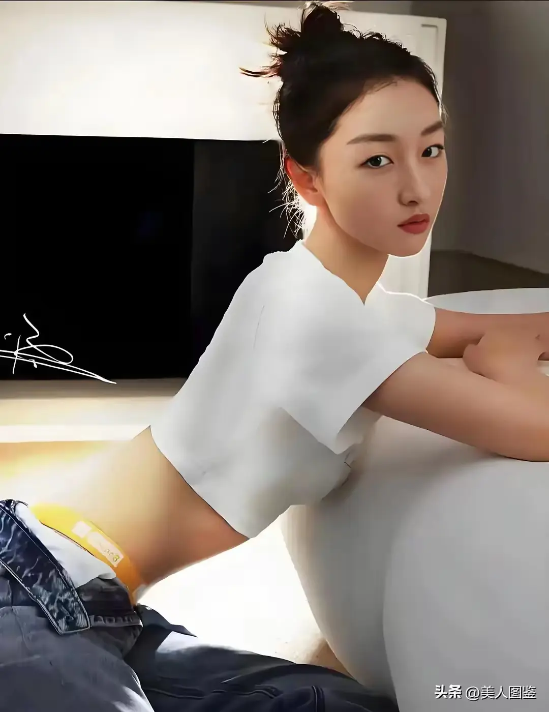 周冬雨其实也很有女人味的!