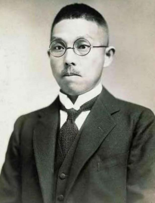 杨森，四川广安人，1884年生，打小不安分。老爹是武庠生，他耳濡目染一门心思当兵