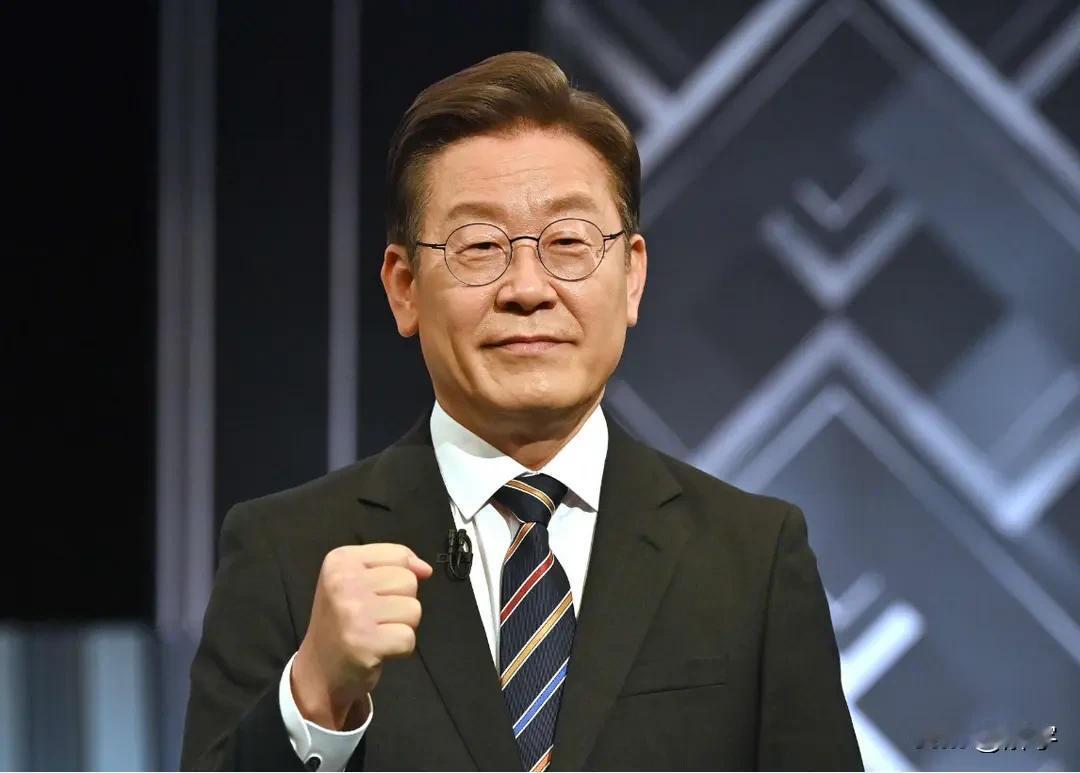 突发！韩国油轮免费通过霍尔木兹海峡！

韩国油轮今天在霍尔木兹海峡创造了一个令人