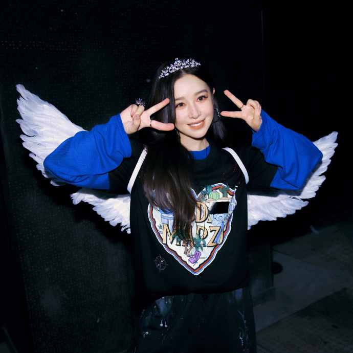 阚清子小天使皮肤阚清子小天使造型阚清子自带少女灵气的天使造型，阚清子灵动回眸，举